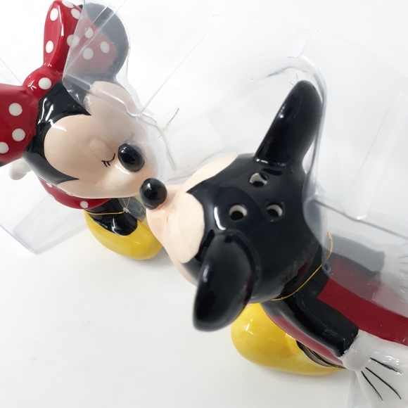 Disney MICKEY Kissing Minnie Mouse Salt & Pepper Shakers Set - Picture 5 of 8